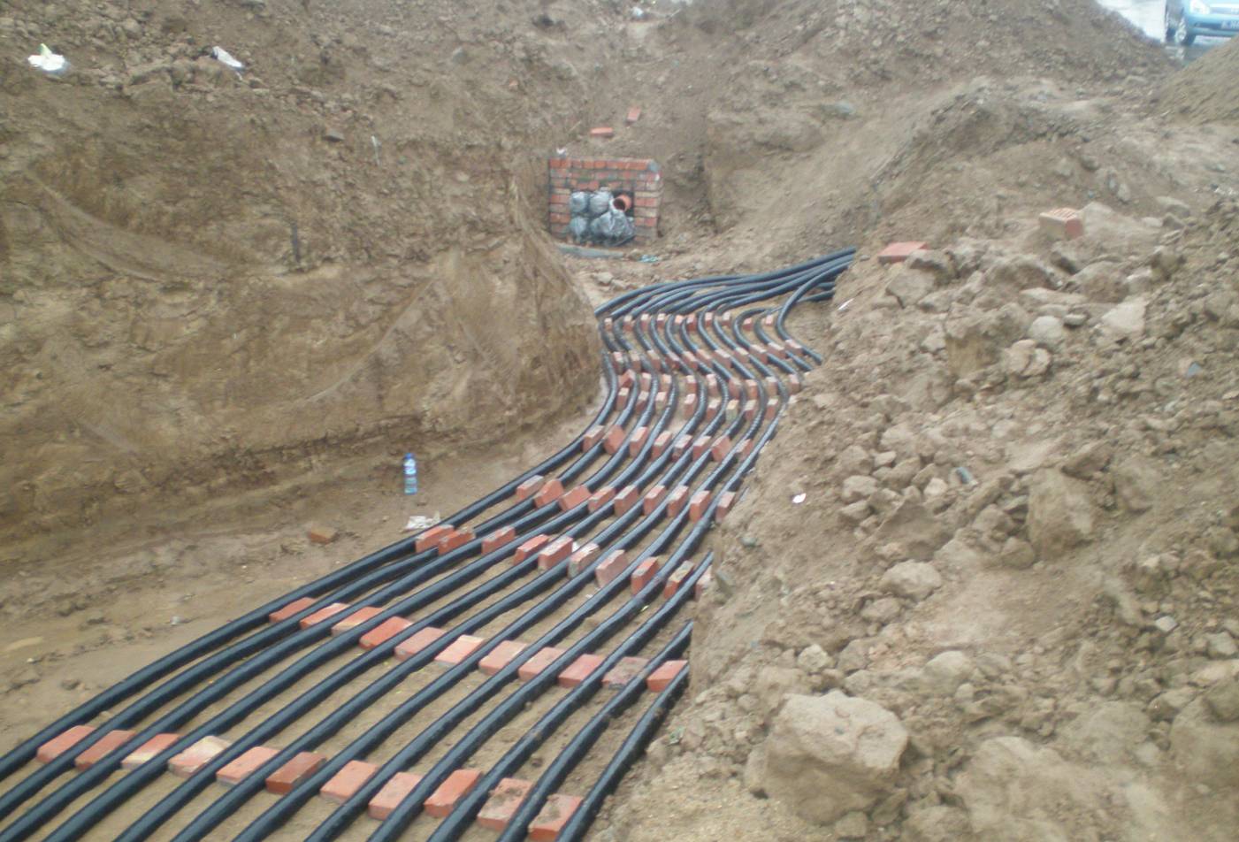 電纜敷設(shè)安全與維護(hù)詳解：從檢查到標(biāo)志牌的全方位指導(dǎo)